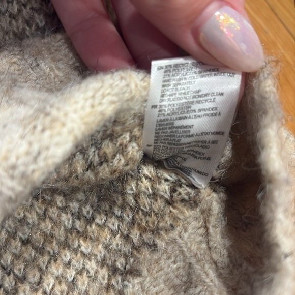 Cozy Camouflage Turtleneck Sweater - Picture 3 of 4